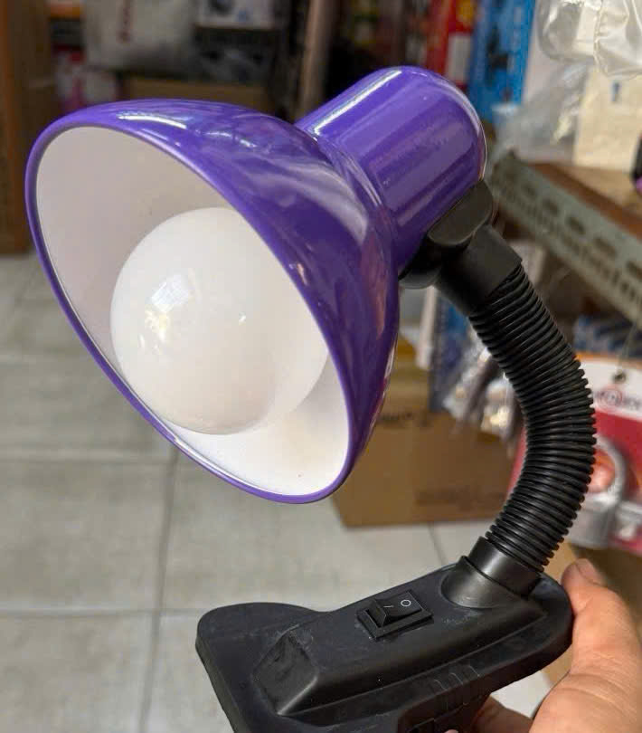 den-ban-chan-kep-ban-cam-dien-220v